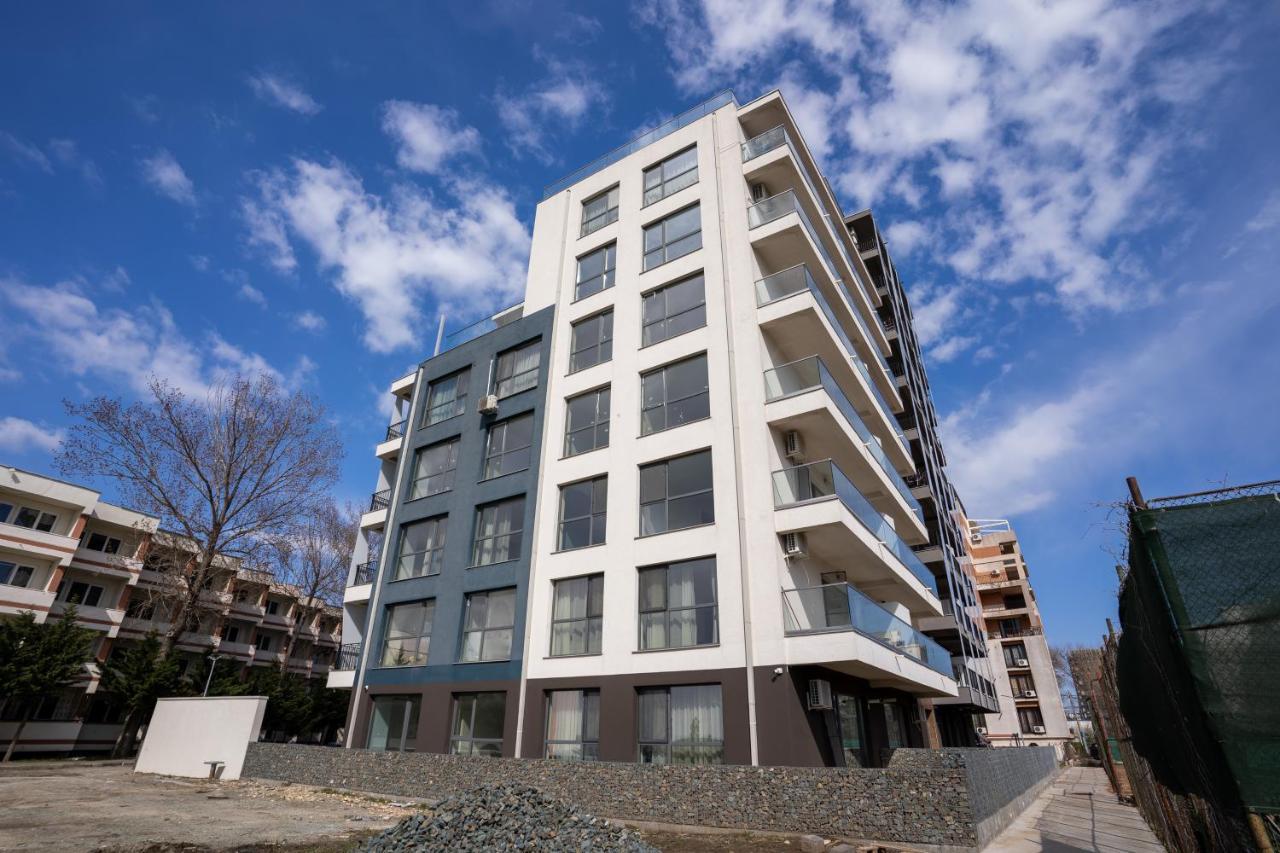 Velier Holiday Apartments Mamaia Exterior photo