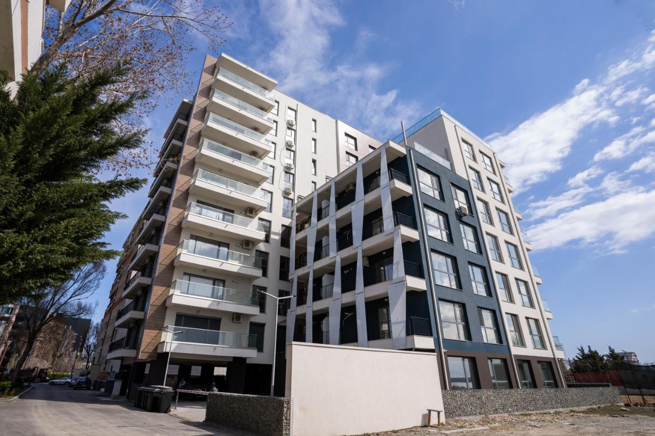 Velier Holiday Apartments Mamaia Exterior photo