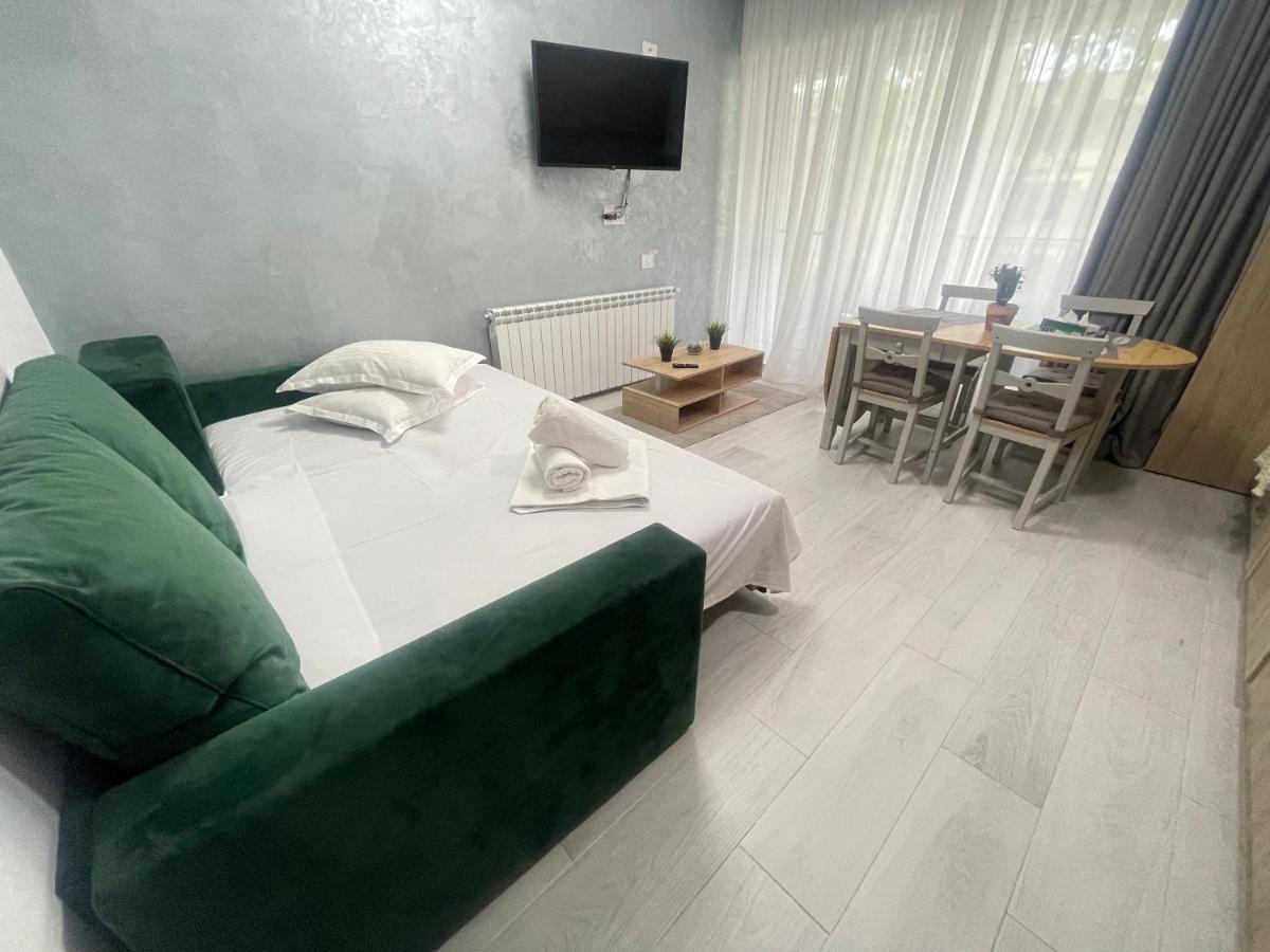 Velier Holiday Apartments Mamaia Exterior photo