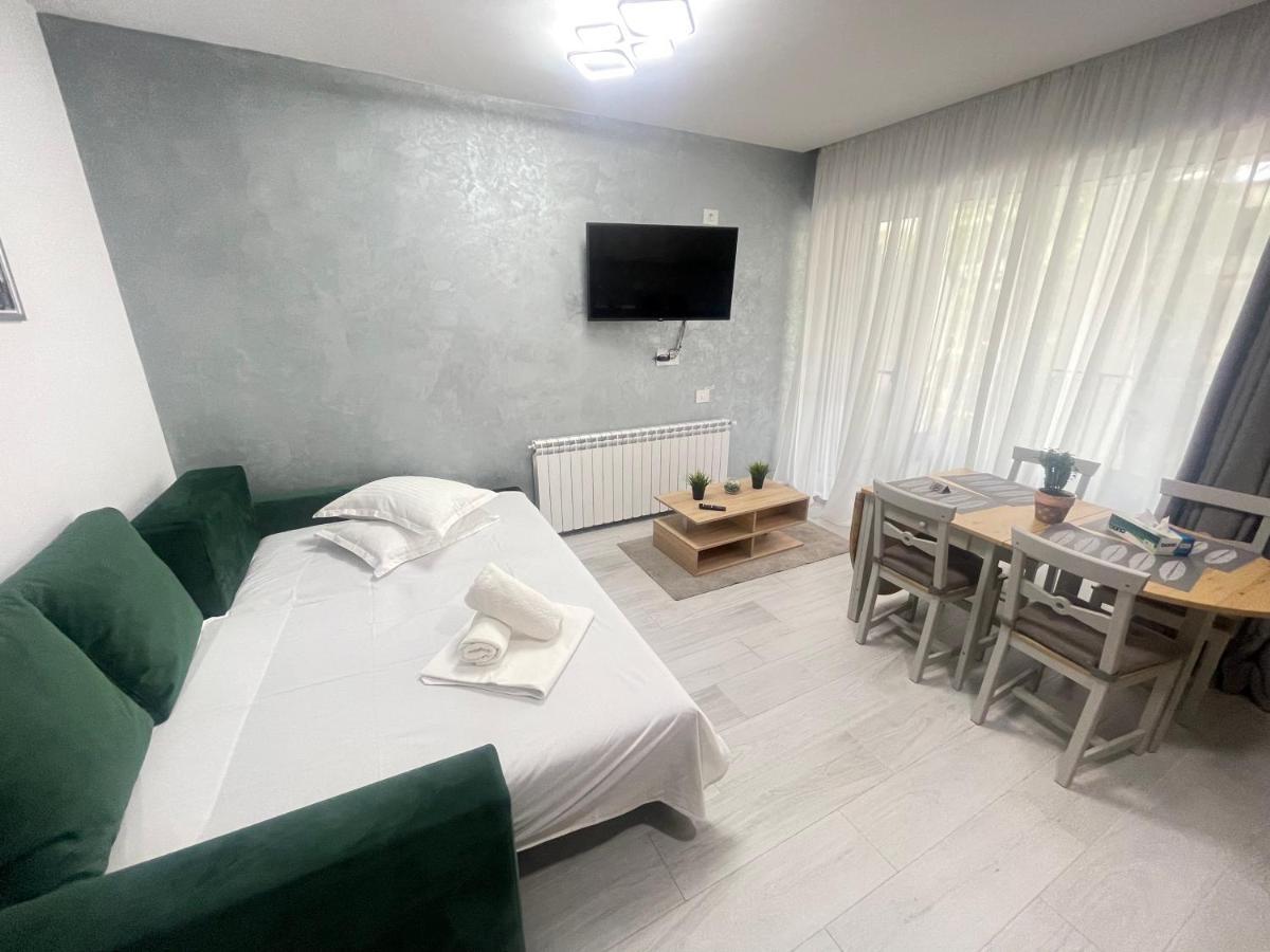 Velier Holiday Apartments Mamaia Exterior photo