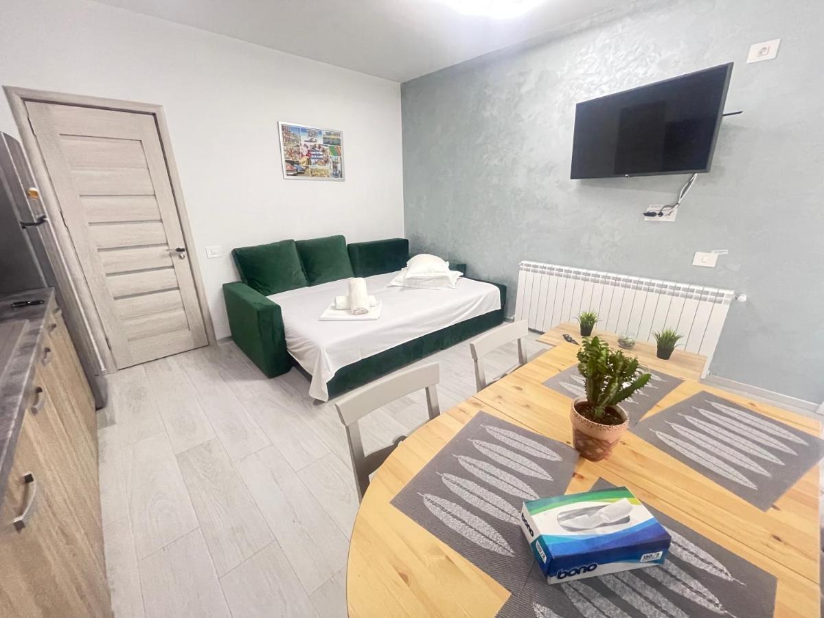 Velier Holiday Apartments Mamaia Exterior photo