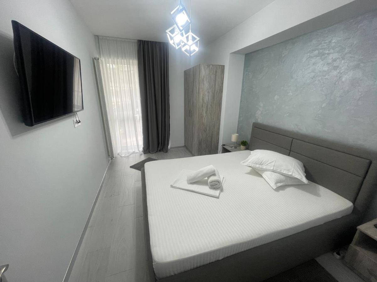 Velier Holiday Apartments Mamaia Exterior photo